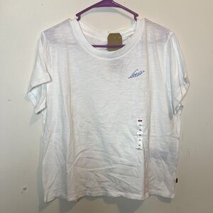 Levi’s white tee